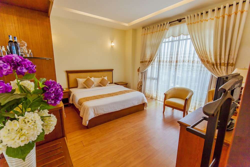 Suite, City View