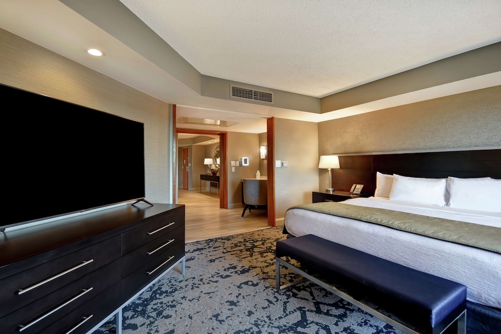 Presidential Suite, 1 King Bed (Mobility & Hearing) photo 2