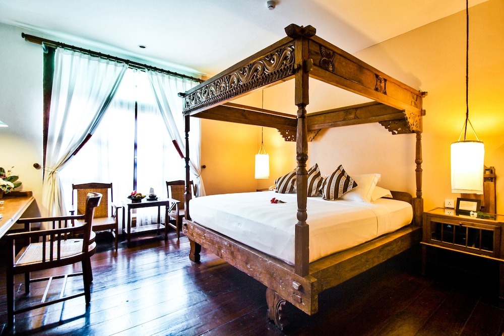 Zamrud Suite