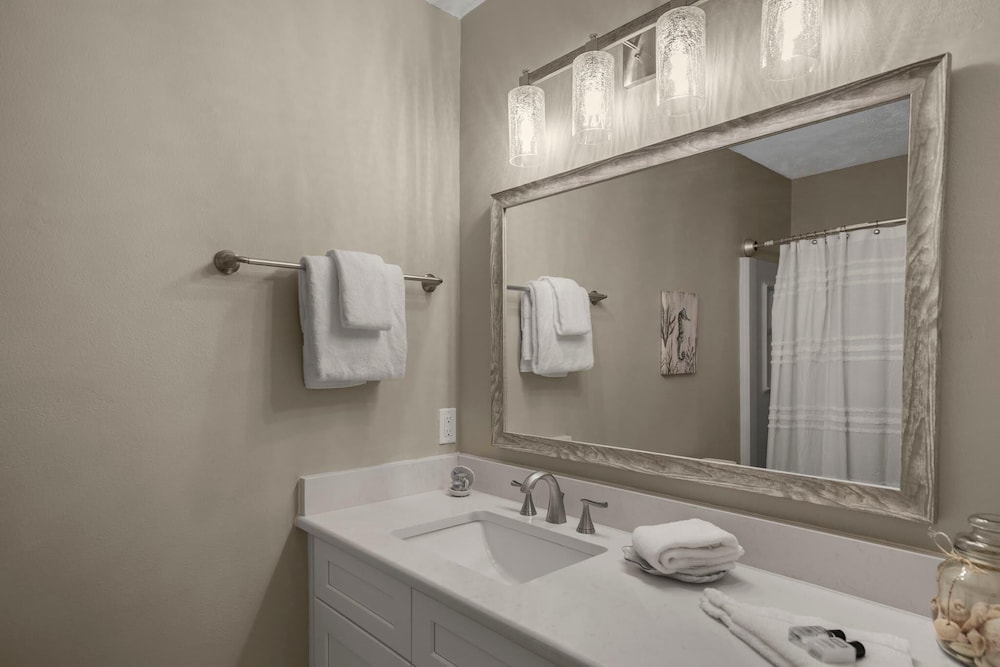 Condo, 1 Queen Bed (The Cove 205B) photo 2