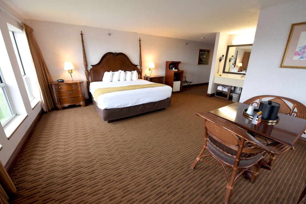 Deluxe Room, 1 King Bed, Jetted Tub, Courtyard View photo 3