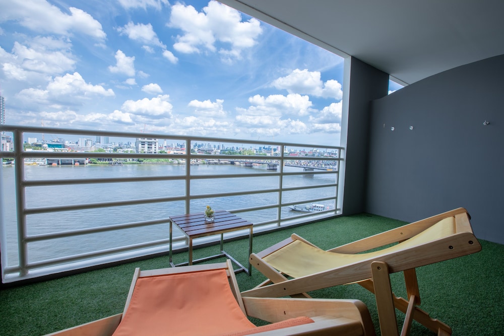 Premier Modern Room (River View) photo 2