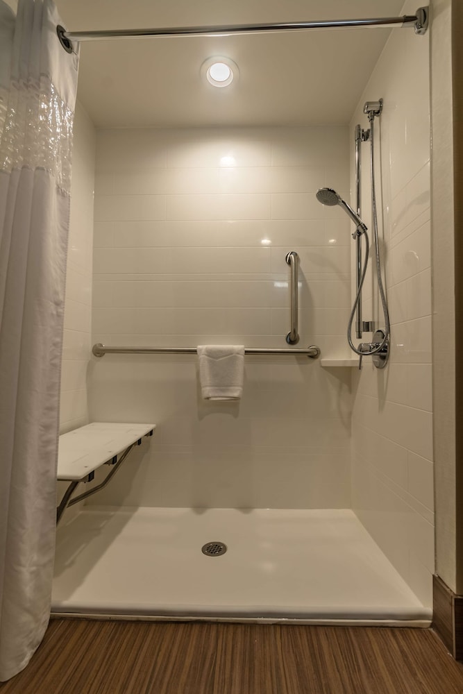 Room, 1 Queen Bed, Accessible, Non Smoking - Photo 2
