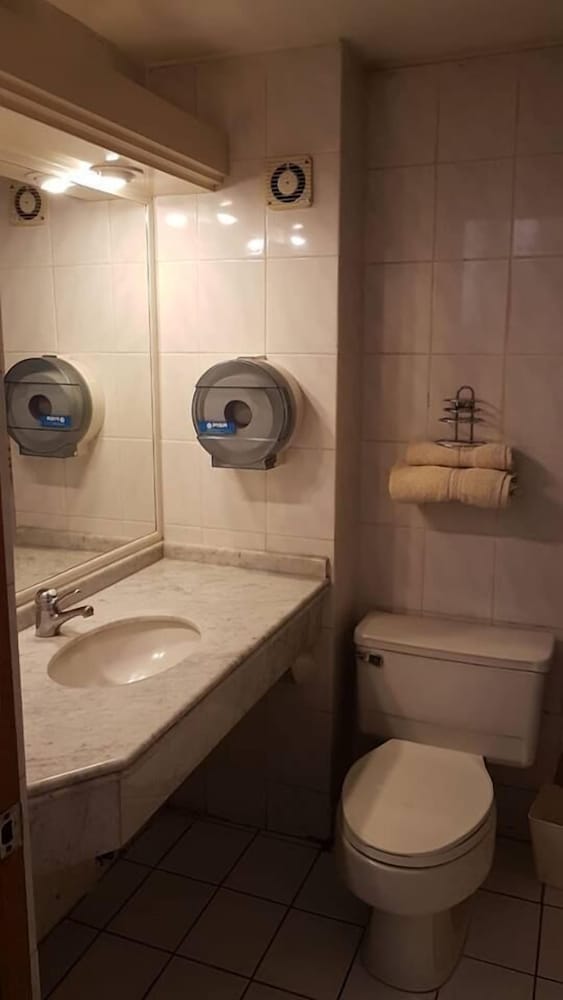 Standard Triple Room, Multiple Beds, Non Smoking photo 3