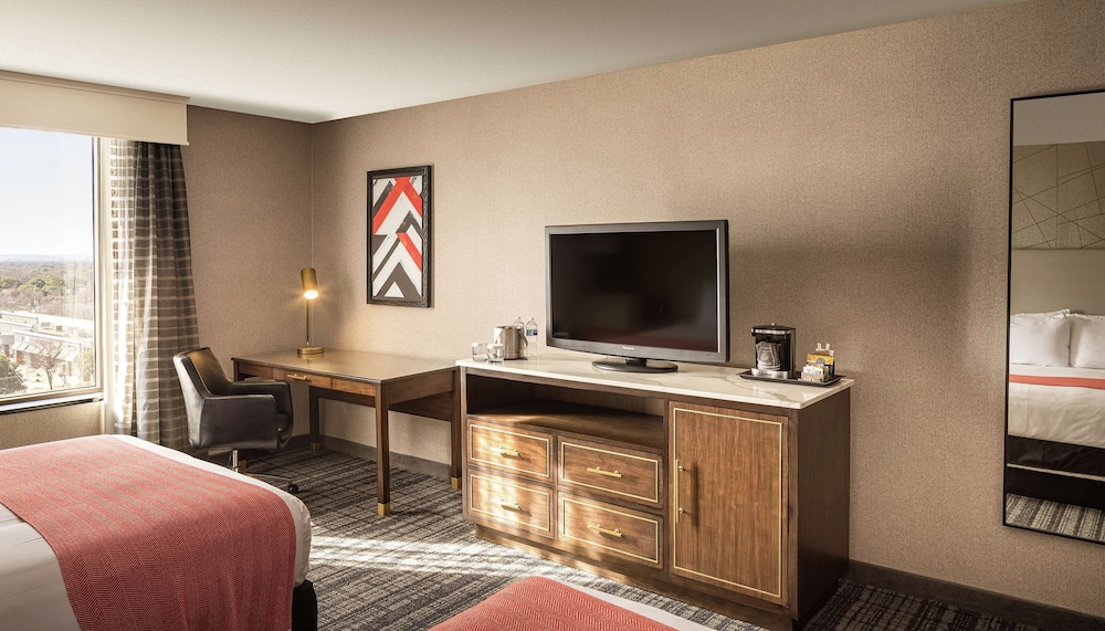 Executive Room, 1 Queen Bed, Accessible, Bathtub (Mobility & Hearing) photo 3