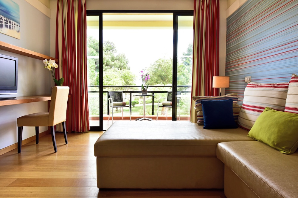 Suite, Garden View