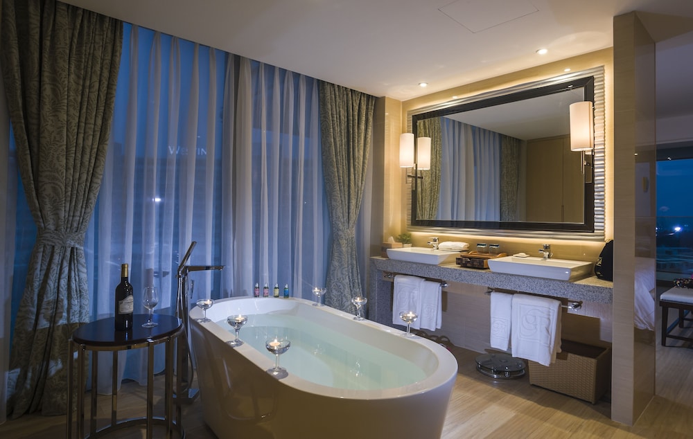 Greentown Sea View Suite photo 2