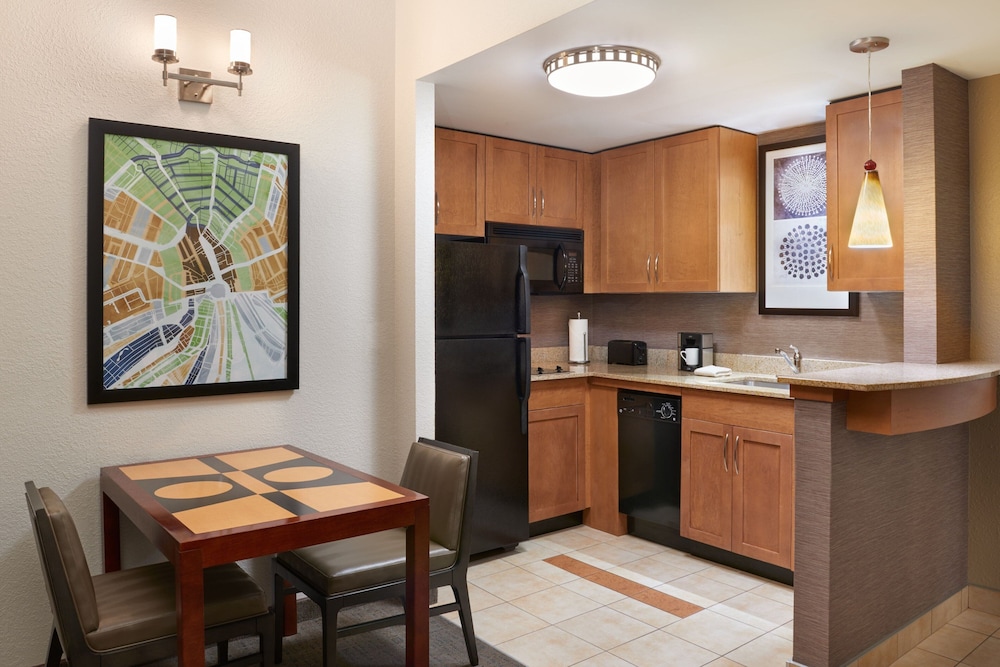 Suite, 1 Bedroom, Non Smoking, City View - Photo 3