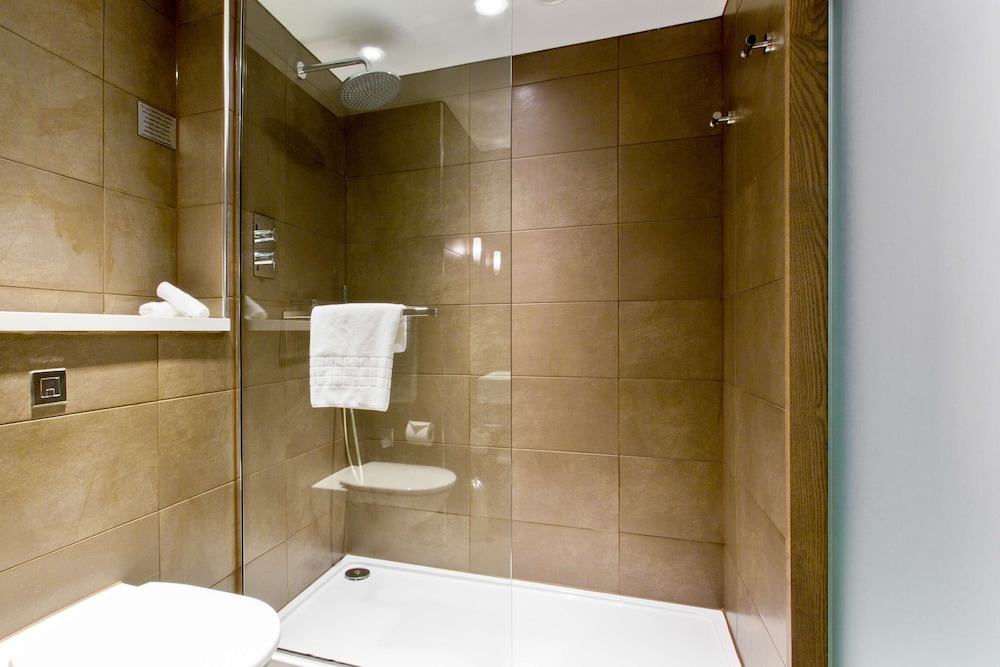 Executive Room - Photo 9