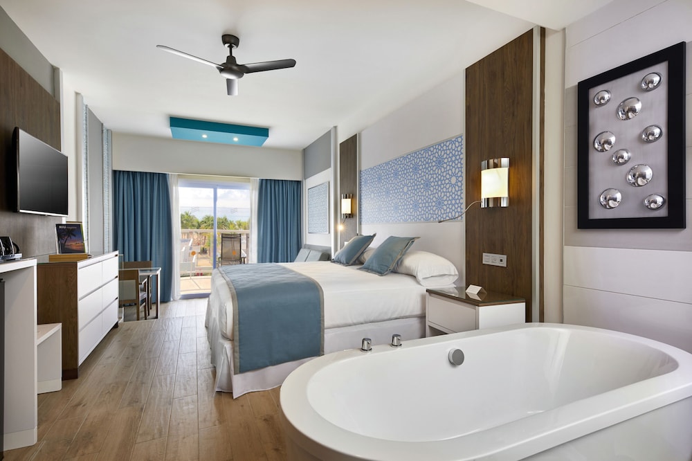 Junior Suite, Connecting Rooms (C)