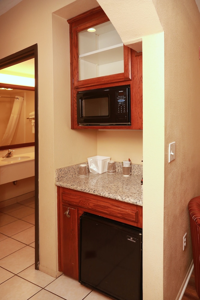 Efficiency, Room, 2 Queen Beds, Non Smoking - Photo 8