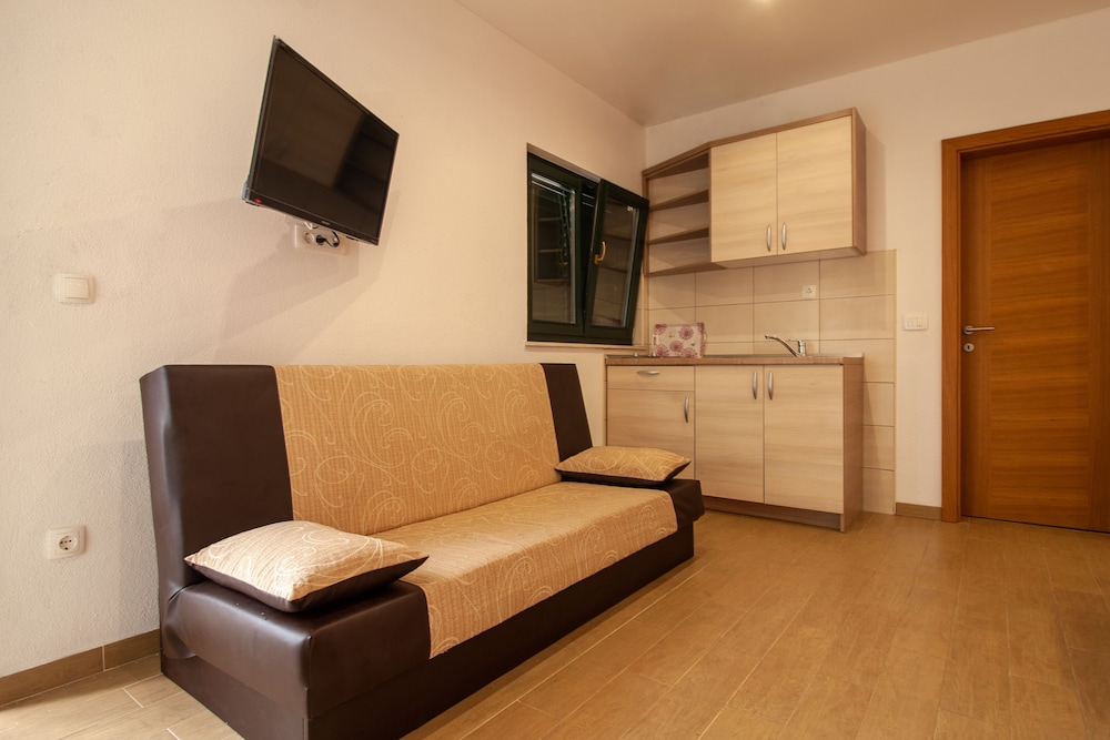 Studio, Partial Sea View (5 Bed) photo 1