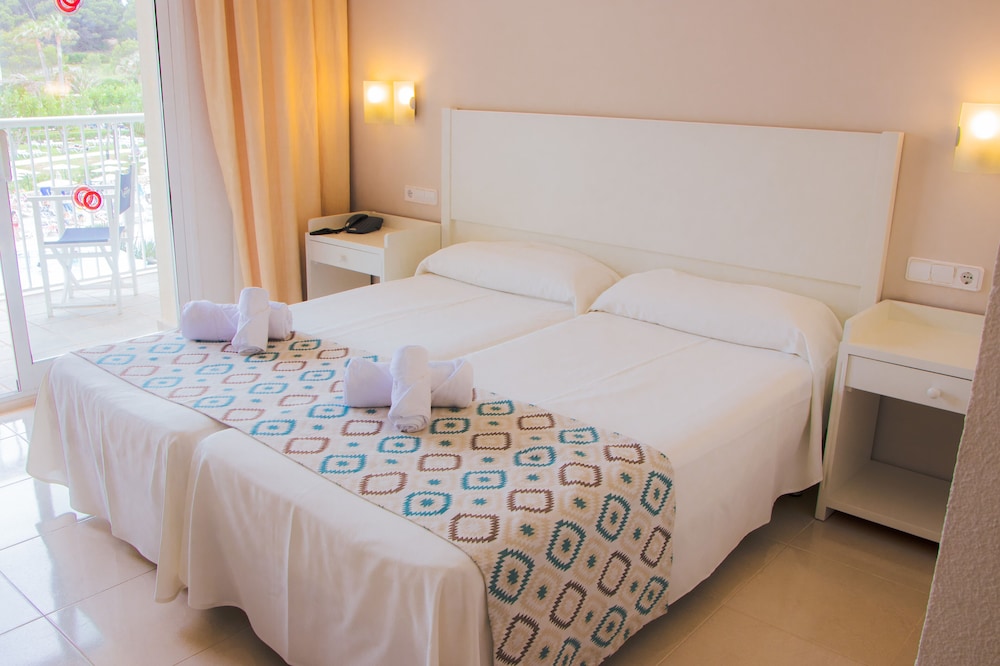 Habitación Doble Estándar (3 Adultos)
