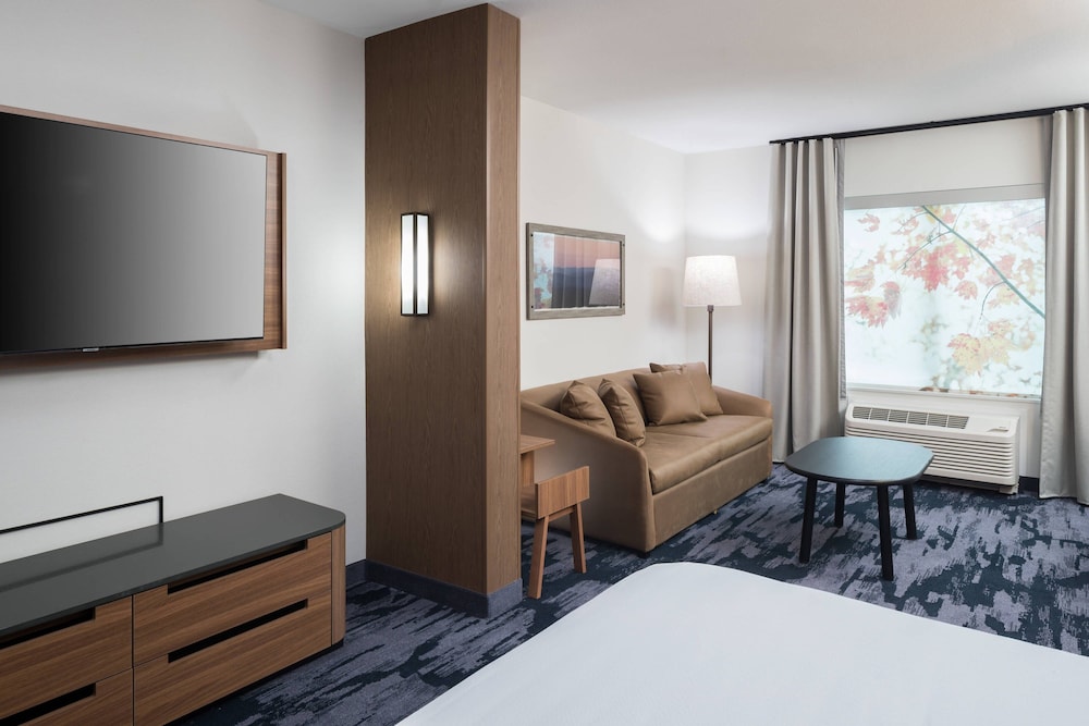 Suite, 1 King Bed with Sofa bed (Mobility Accessible, Tub) - Photo 3