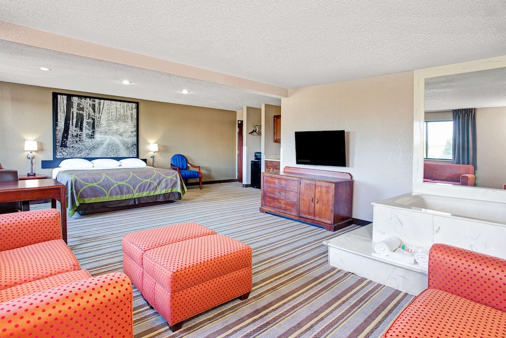 Suite, 1 King Bed, Hot Tub - Photo 1