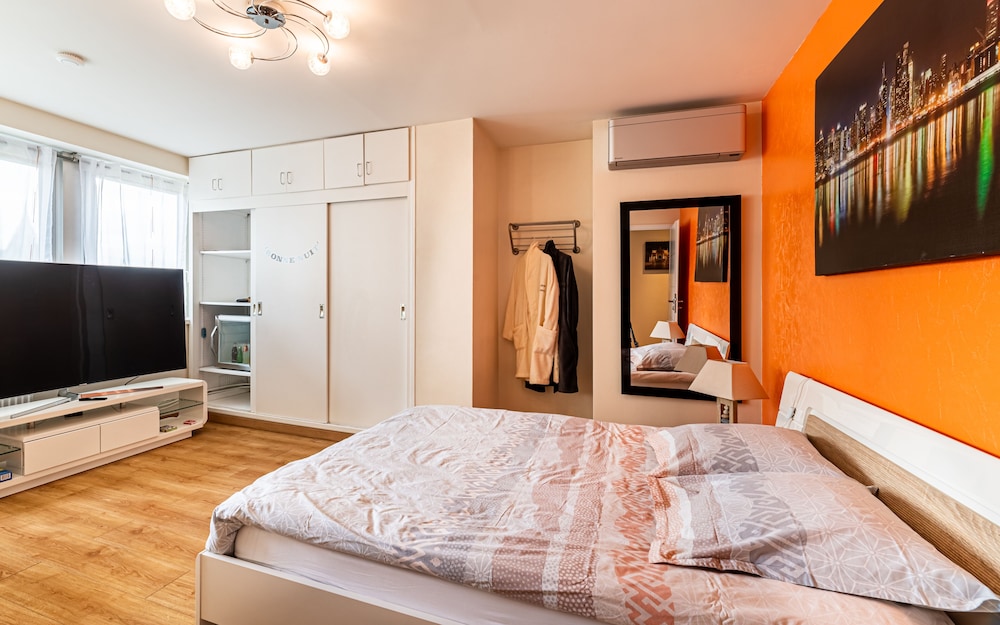 Superior Double Room, 1 Double Bed, Private Bathroom (Spacieuse)