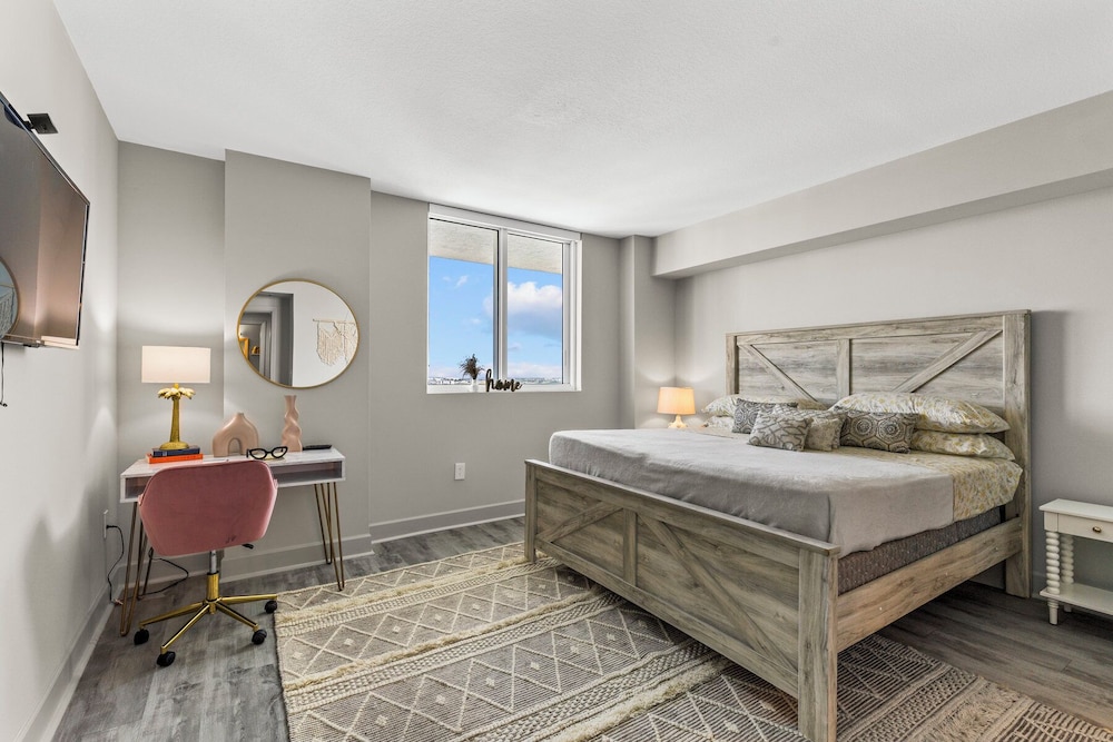 Deluxe Condo, 2 Bedrooms, City View photo 3