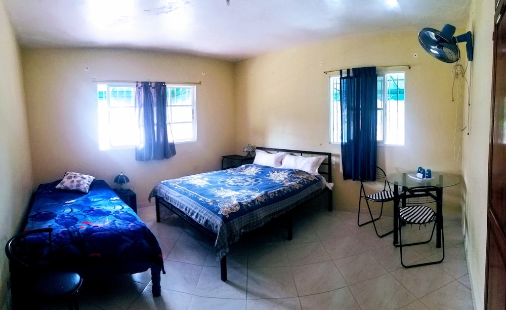 Classic Triple Room, Courtyard View photo 3
