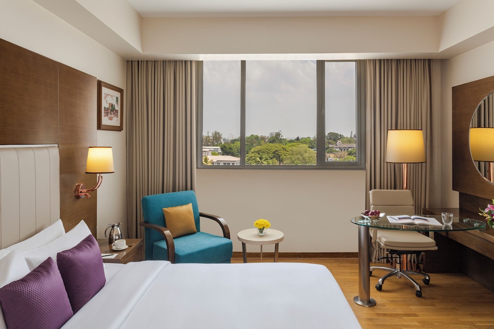 Deluxe Room, 1 King Bed - Photo 1