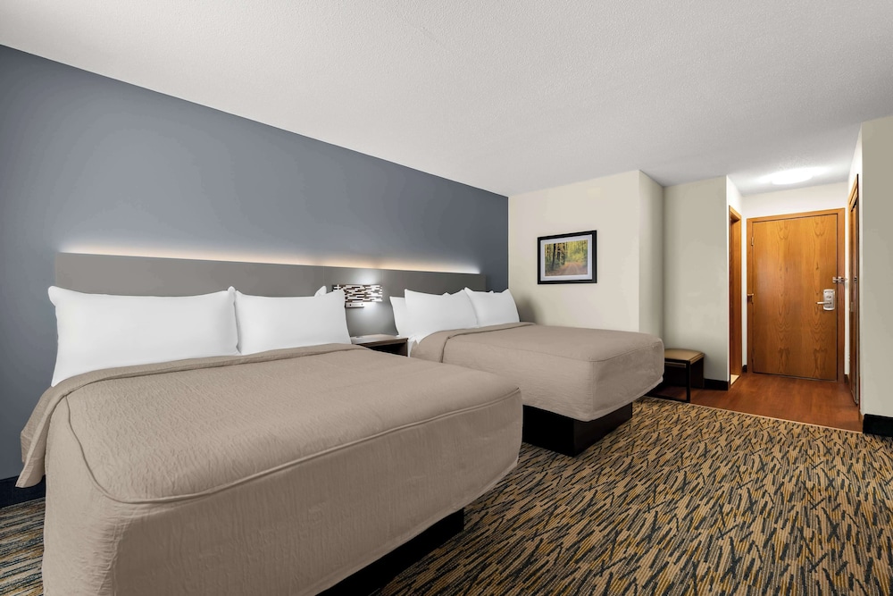 Standard Room, 2 Queen Beds, Non Smoking, Refrigerator & Microwave photo 3