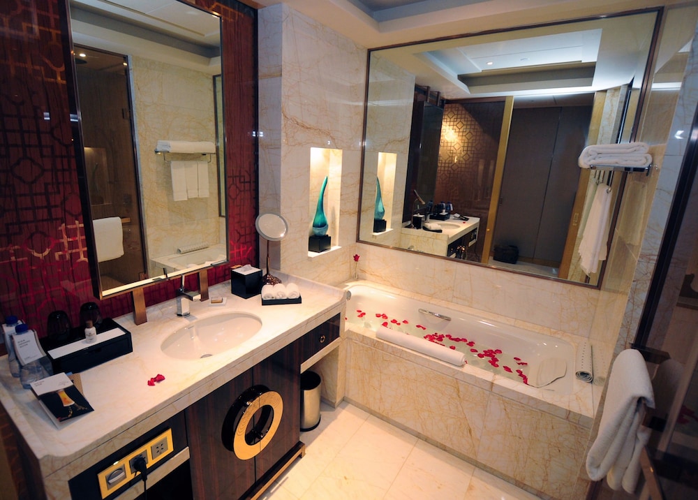 Executive Deluxe Twin Room photo 2