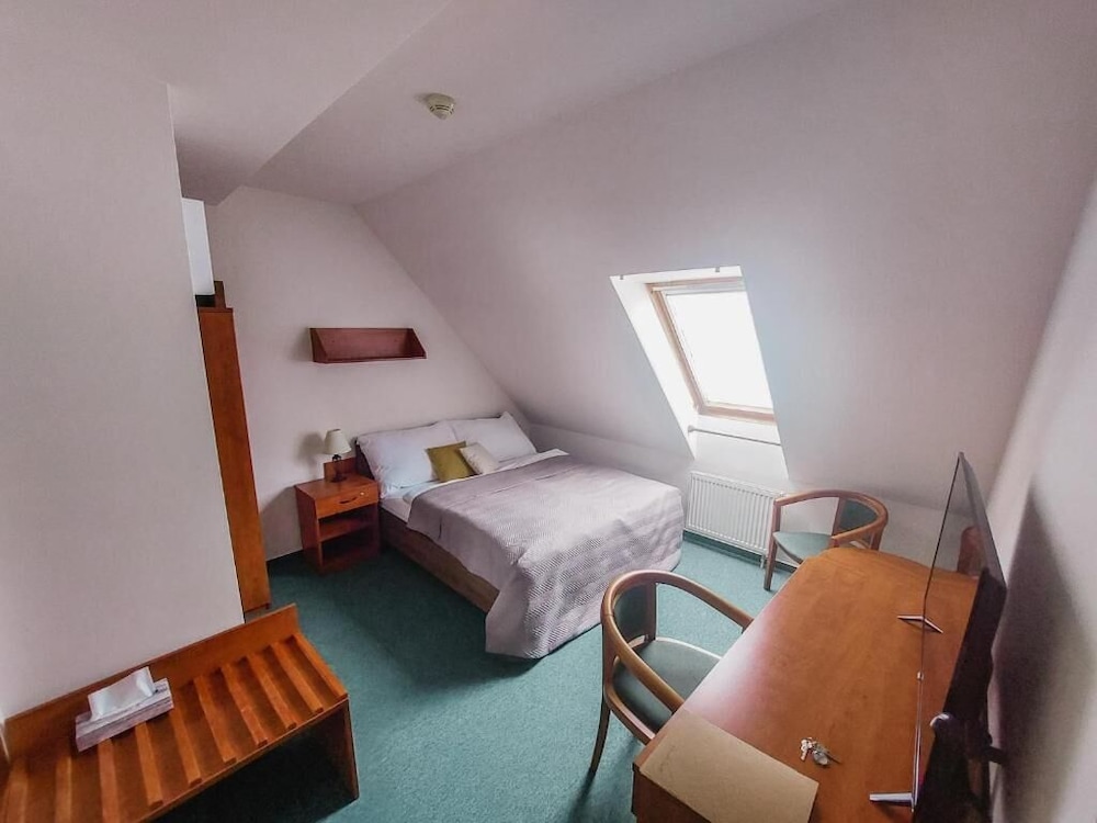 Economy Double Room photo 1