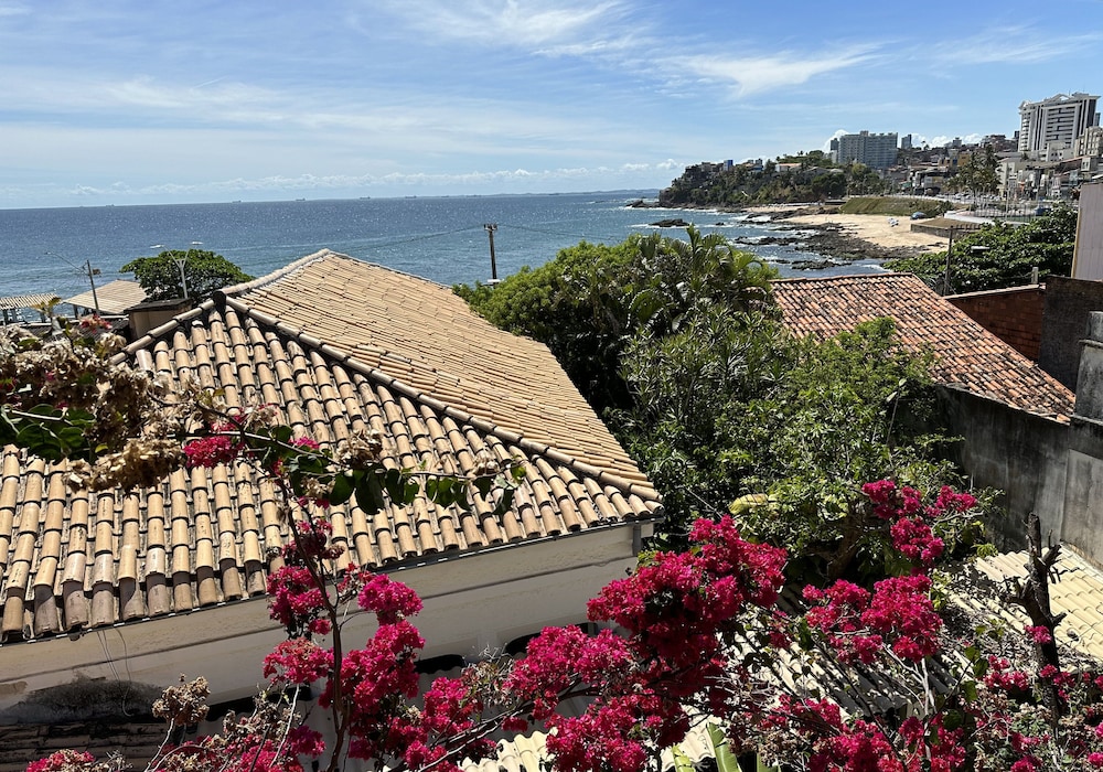 Apto Especial com Vista Parcial Mar