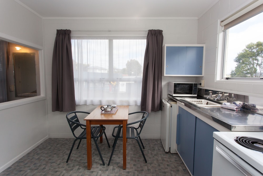 Economy Studio, Non Smoking, Kitchen (Economy studio unit) photo 2
