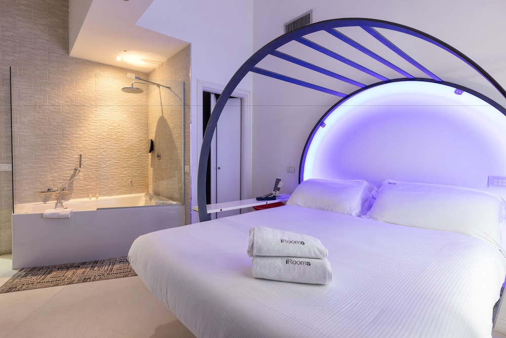 Standard Double Room, Hot Tub (iTube) photo 1