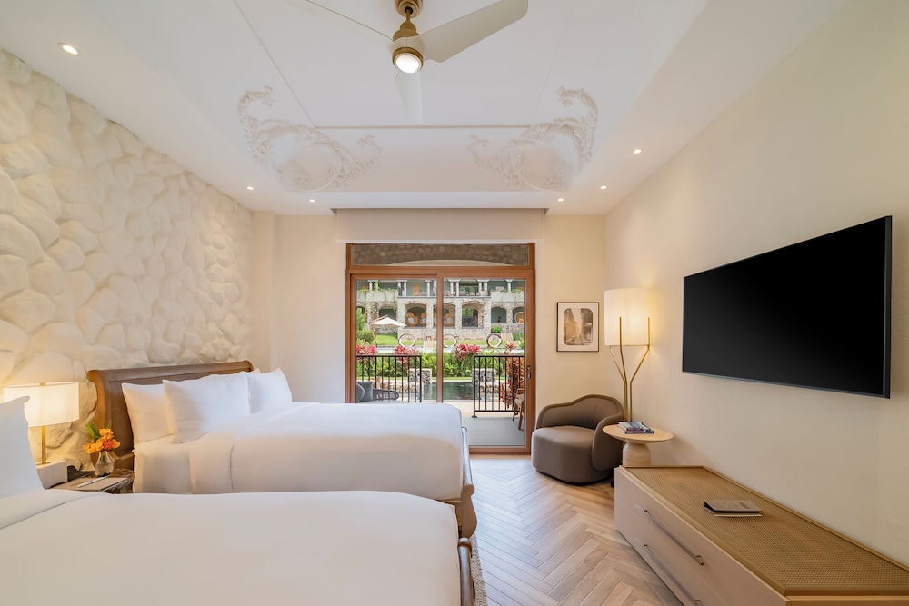Room, 2 Queen Beds, Pool Access photo 2