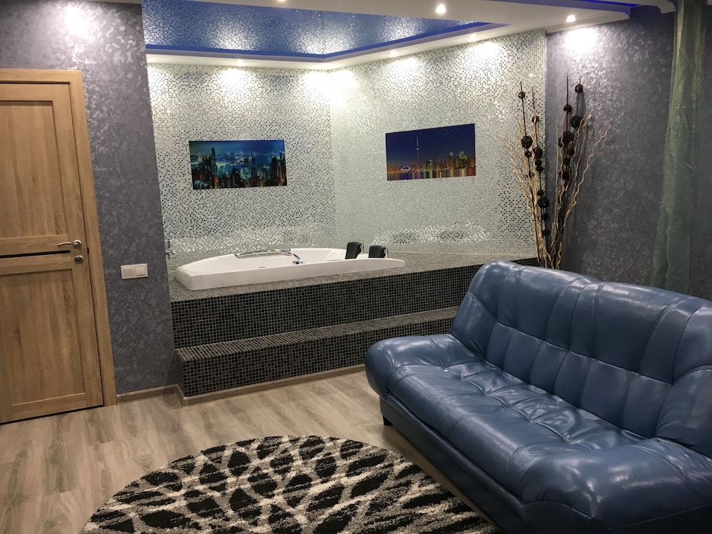 Studio Suite, Jetted Tub (Flash) photo 2