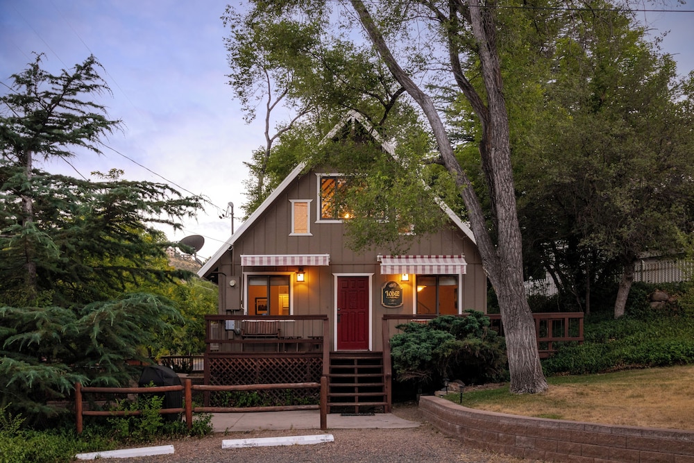 The Cabin at the Pines