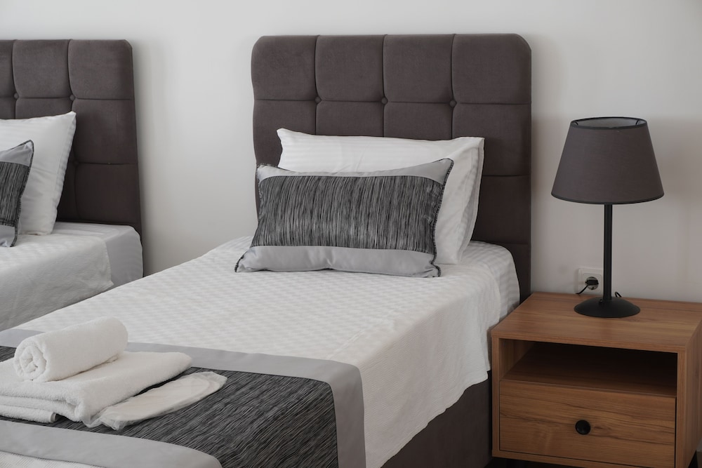 Standard Twin Room - Photo 2