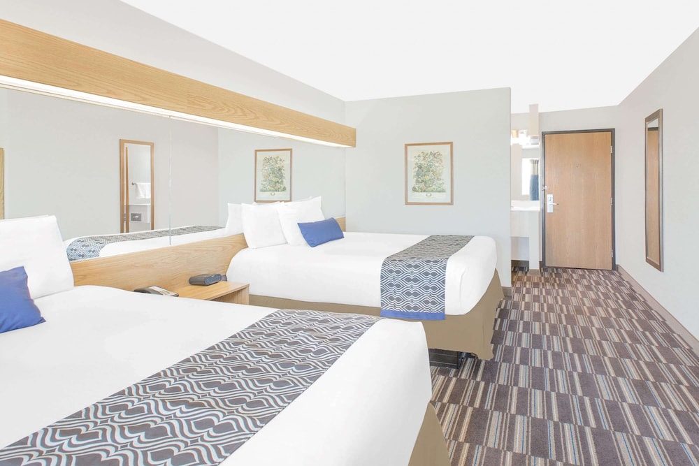 Studio Suite, 2 Queen Beds, Non Smoking - Photo 2
