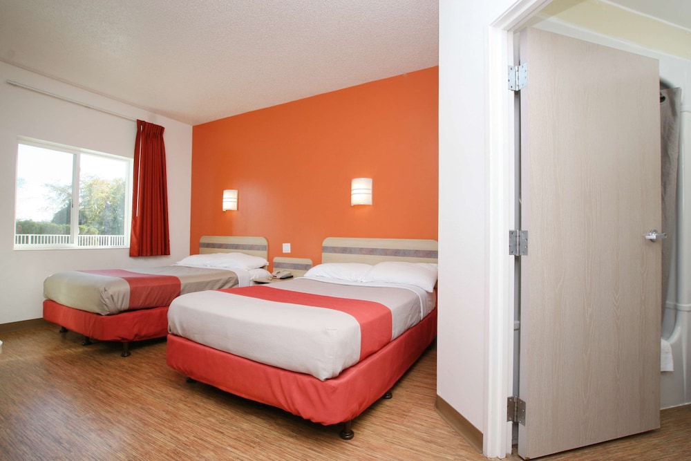 Standard Room, 2 Double Beds, Non Smoking photo 1