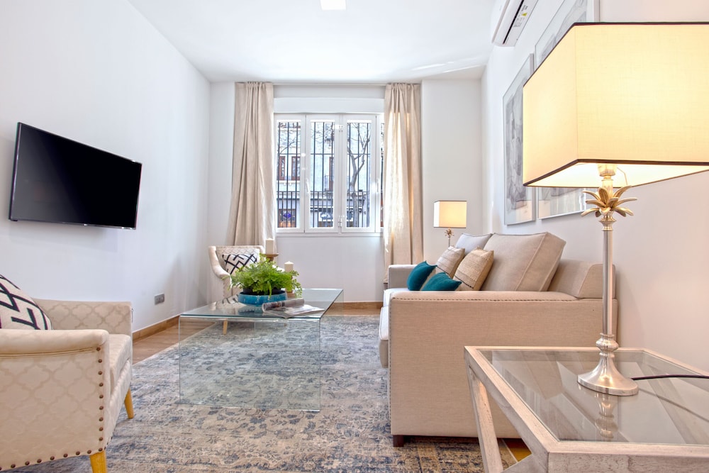 Beautiful 1 BD Apartment in the City Center Recaredo I, Photo 4