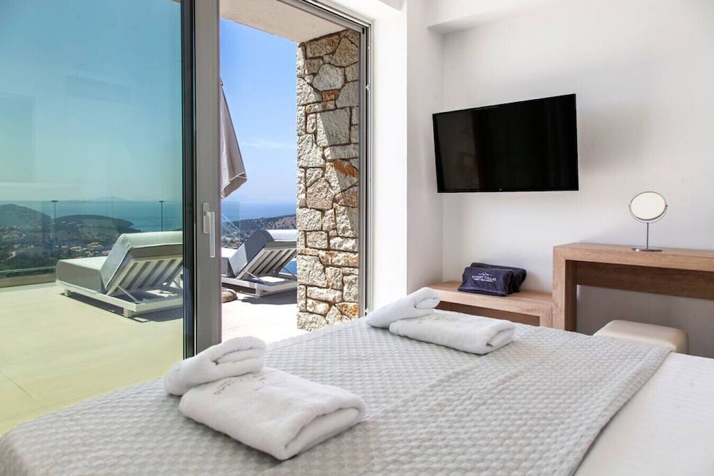 Villa photo 3
