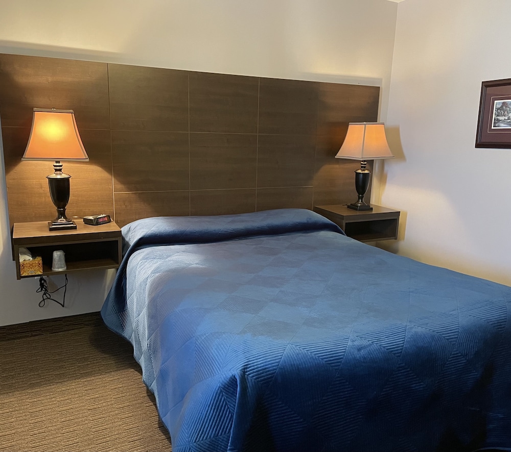 Basic Room, 1 Queen Bed