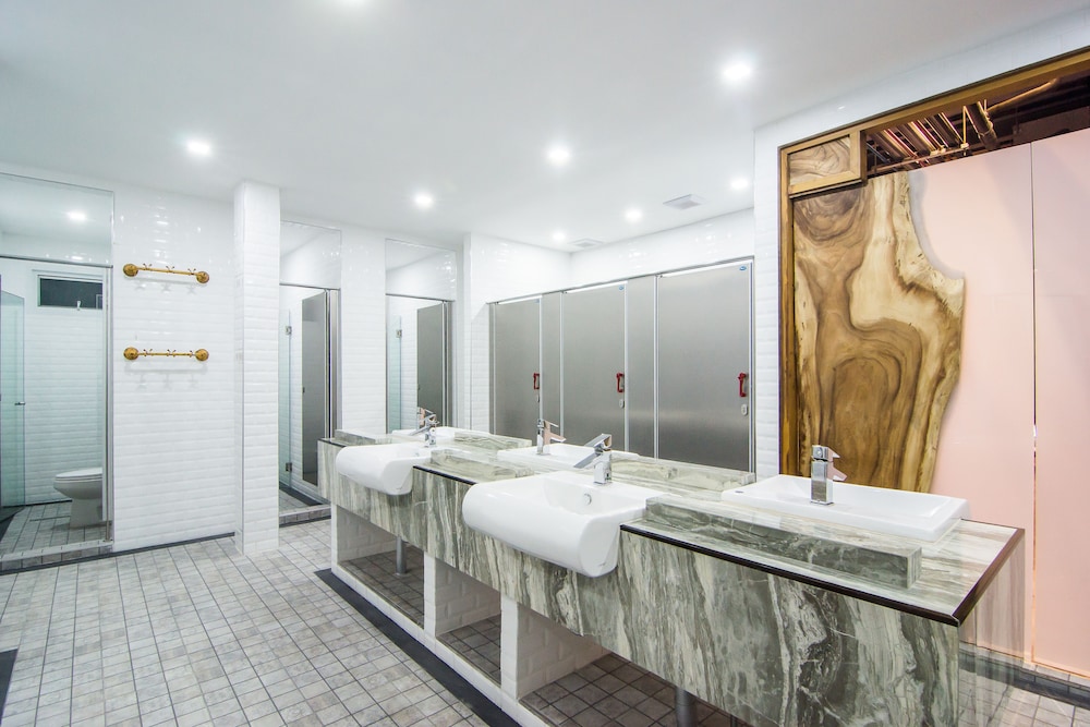 Capsule Suite (Upper and Lower)