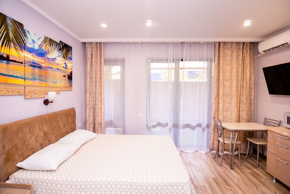 Romantic Studio Suite
