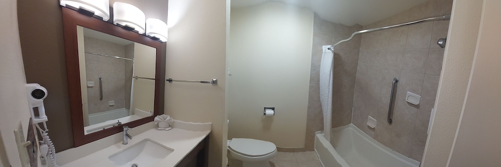 Standard Room, 2 Queen Beds - Photo 3