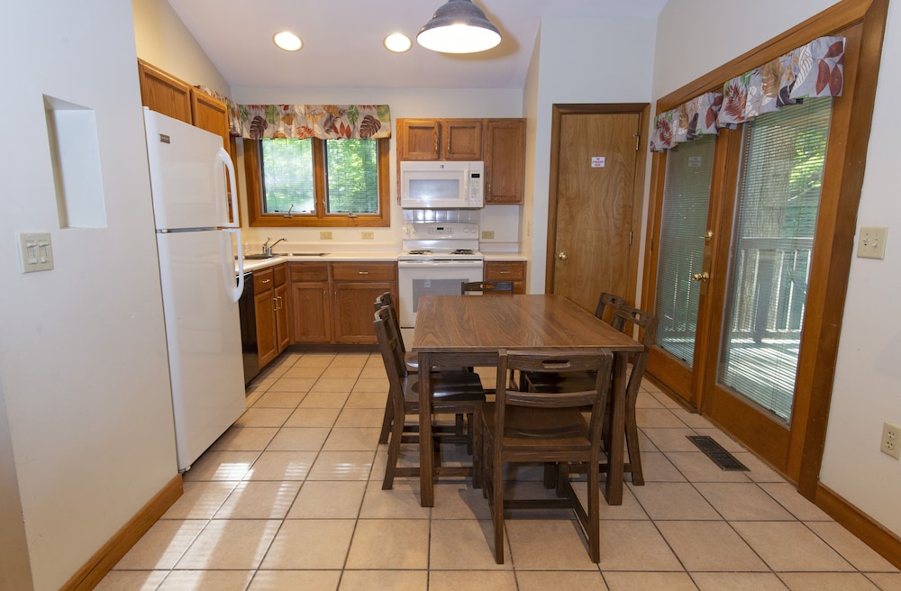 Cottage, 2 Bedrooms (Pet Friendly for a $50 fee) photo 2