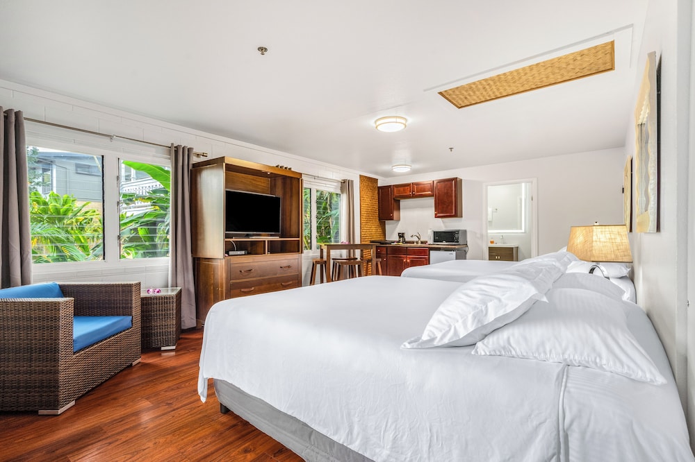 Studio Suite, 2 King Beds, Bay View