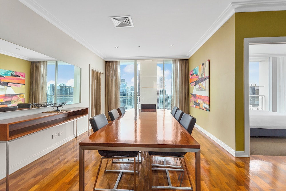 Penthouse Crown Suite thumbnail 5