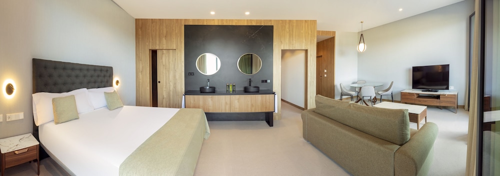 Suite Junior, 2 Habitaciones, Balcón (3 Adultos + 1 Niño)