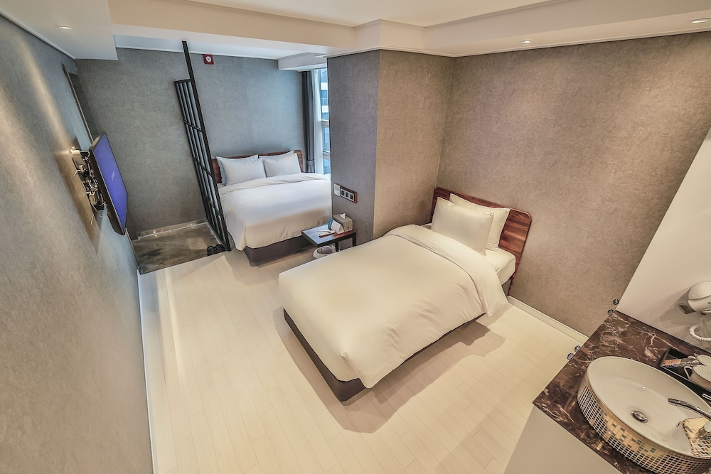 City Twin Room, City View