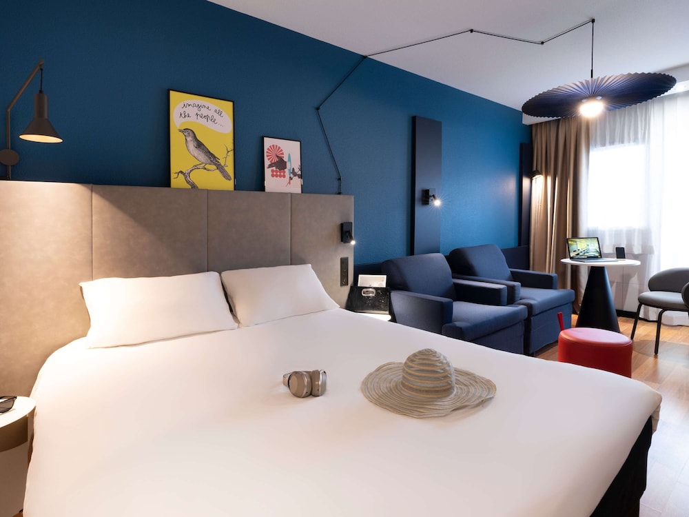 Standard Room, Multiple Beds - Photo 1
