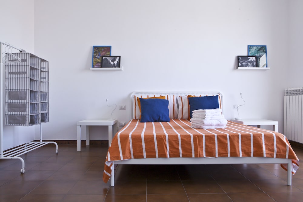 Classic Room, 1 Queen Bed, Private Bathroom, Tower photo 2