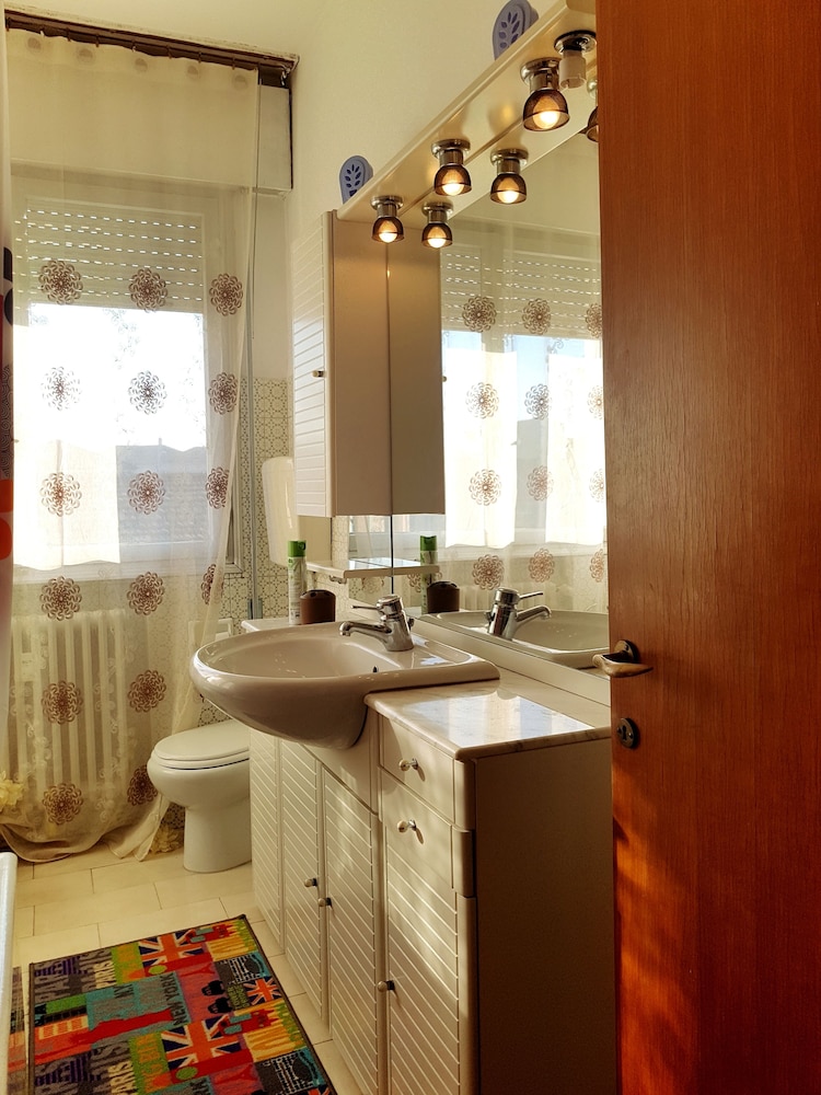 Deluxe Double or Twin Room, 1 Bedroom, Shared Bathroom photo 3