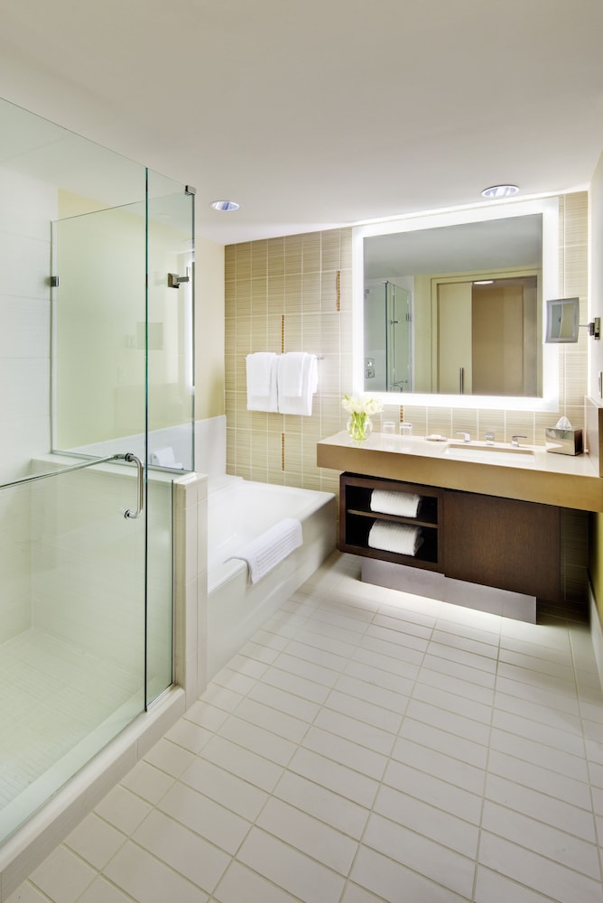 Executive Suite, 1 King Bed (MT Washington) - Photo 7